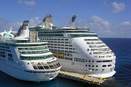 cruise-ships-416933-hetoimasai