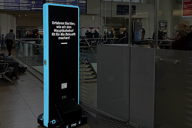 Infostele im Hbf. Hannover LBFoster-Stele_Hbf-Hannover